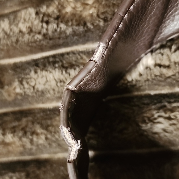 Reposh great condition Tignanello purse. $14 - Picture 2 of 7